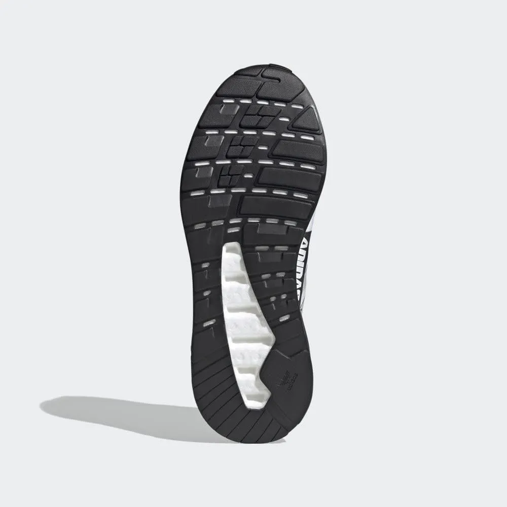 adidas Women's Court Team Bounce W Sneaker