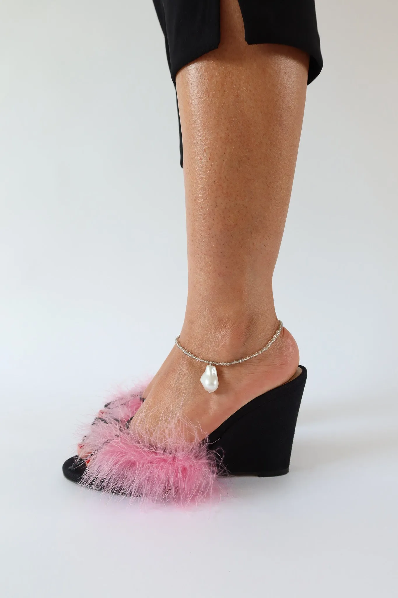 etsu black pink feather wedge
