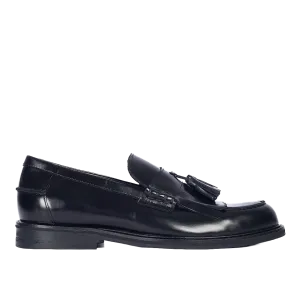 Loafer with tassels