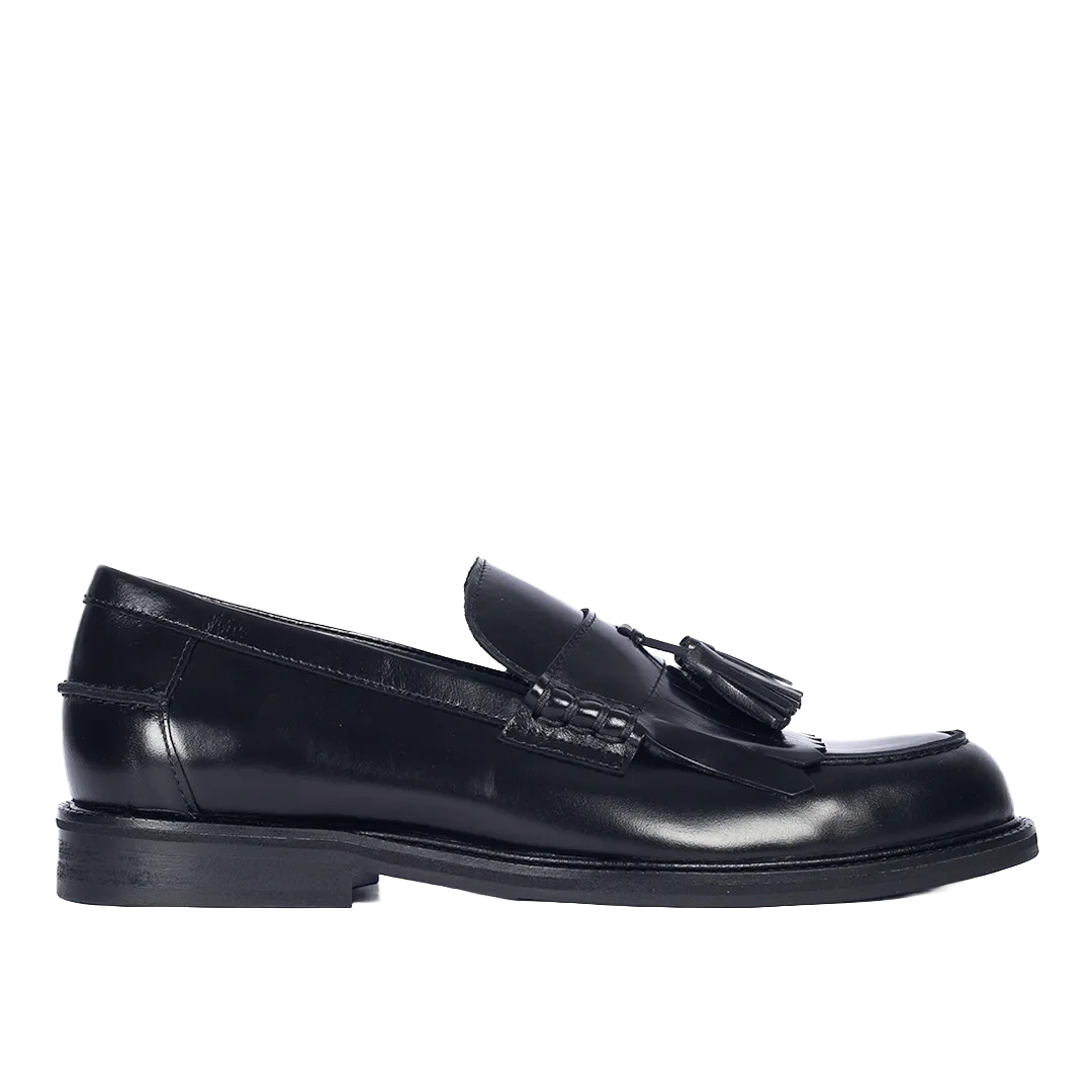 Loafer with tassels