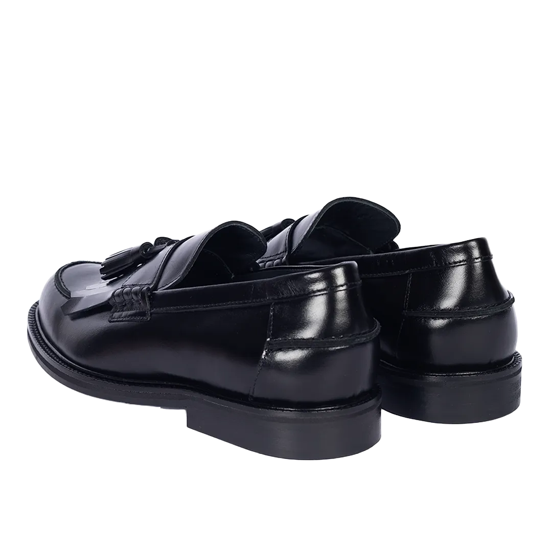 Loafer with tassels