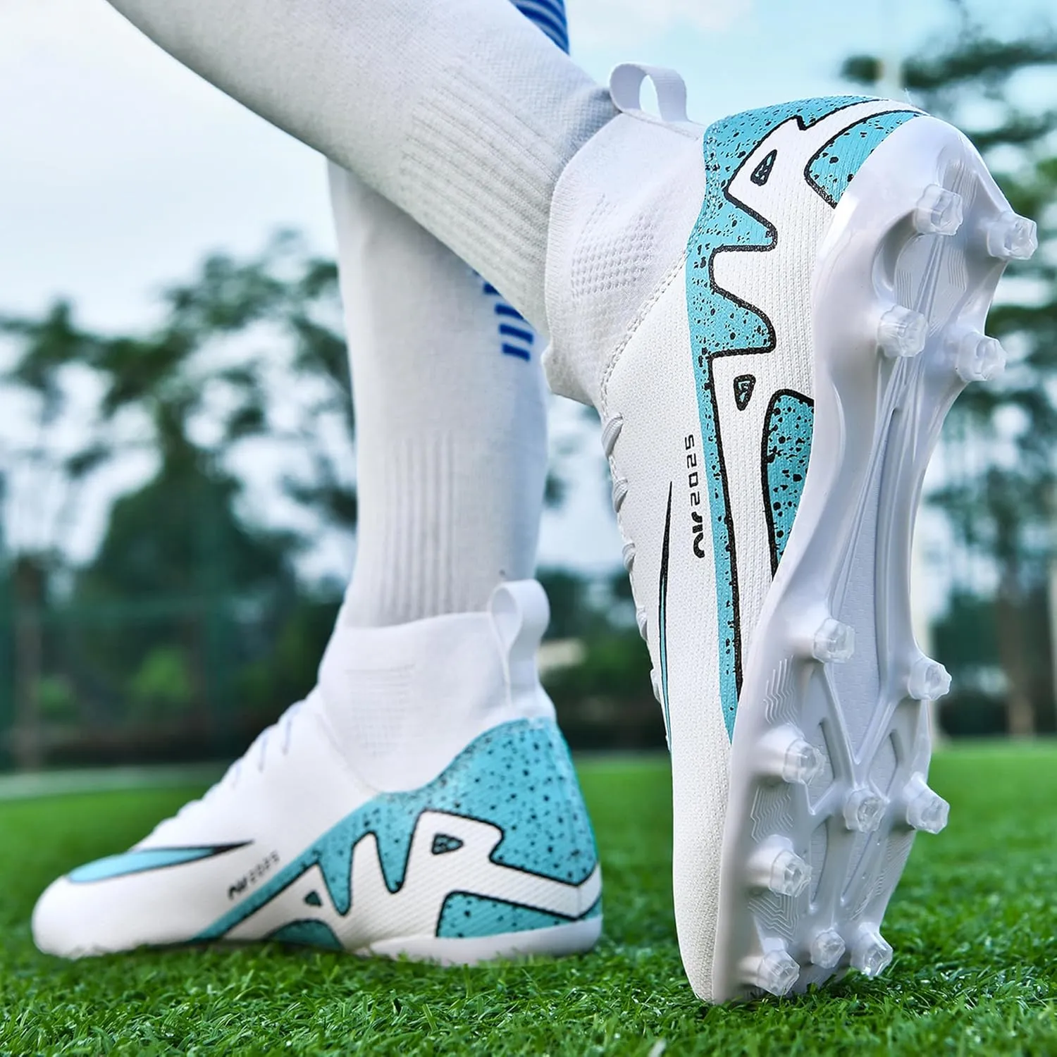 Men's Soccer Shoes Football Cleats High-Tops Lace-Up Non-Slip Spikes Indoor Outdoor Sports Athletic Baseball Lacrosse Sneaker