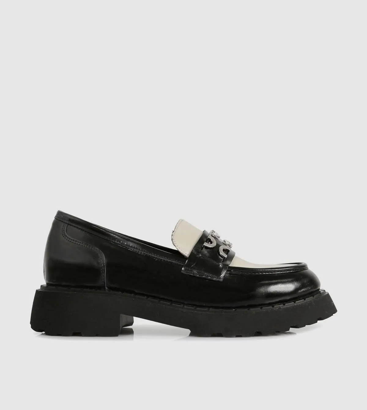 Sempre Di - Delaney Loafer. Black/Beige