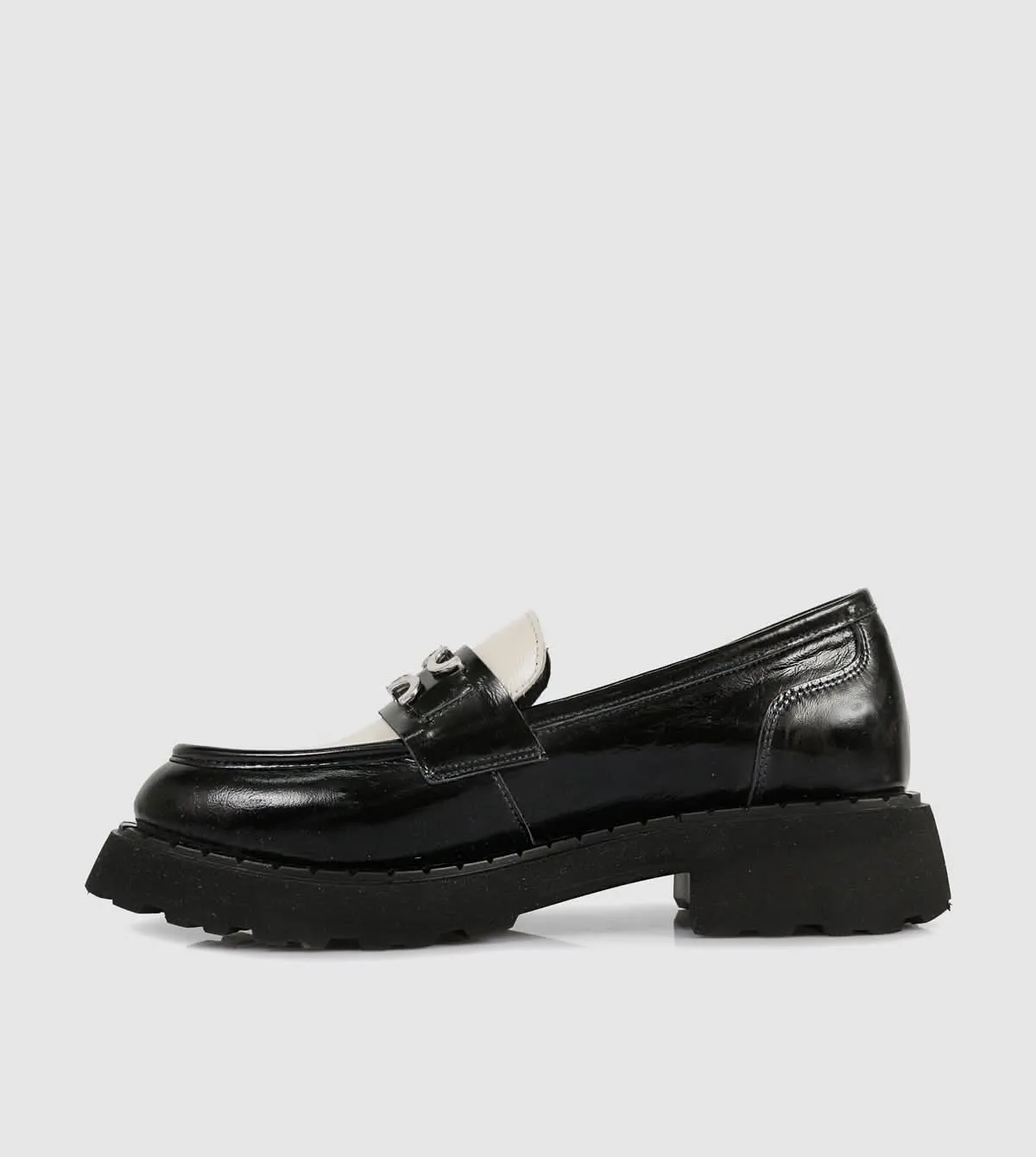 Sempre Di - Delaney Loafer. Black/Beige