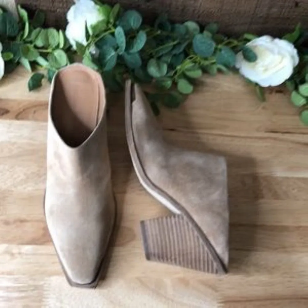 Sigerson Morrison Fallon Leather Mule Sandals Tan 38.5 Medium