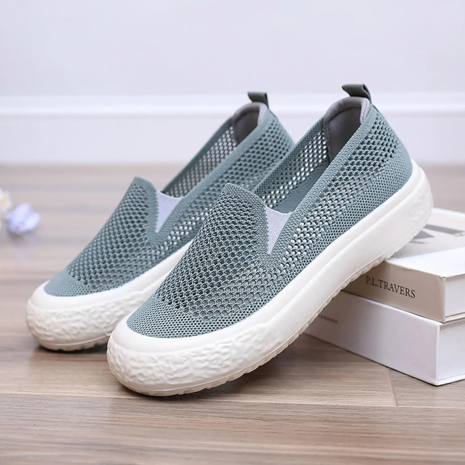 Women's Breathable Mesh Hollow Slip-On Loafers Comfortable Lightweight Casual Walking Shoes Summer Outdoor Non-Slip Versatile Fisherman's Shoes