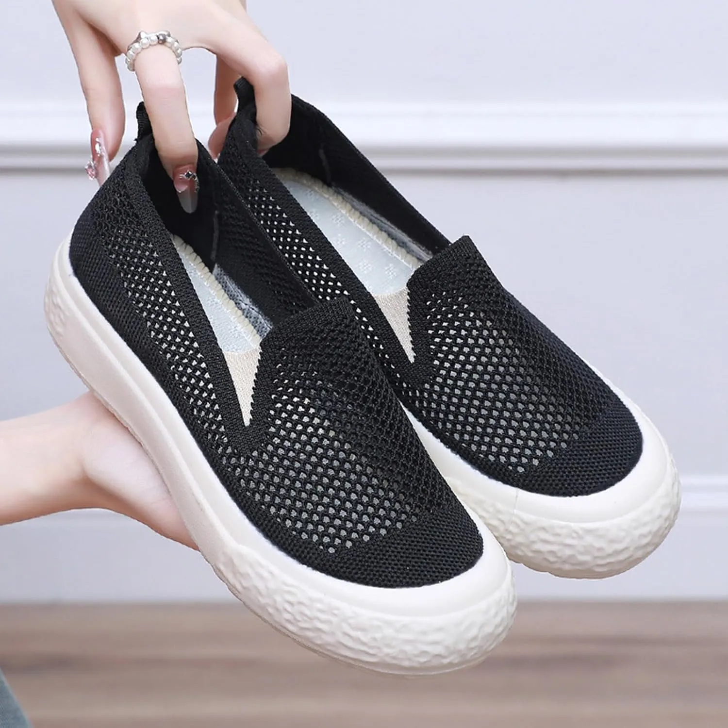 Women's Breathable Mesh Hollow Slip-On Loafers Comfortable Lightweight Casual Walking Shoes Summer Outdoor Non-Slip Versatile Fisherman's Shoes